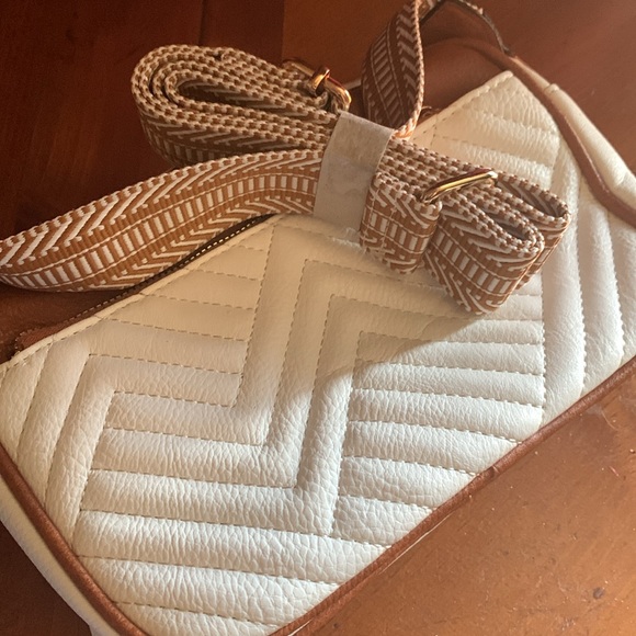 Small crossbody bag trendy vegan leather adjustable wide guitar strap - Picture 1 of 9